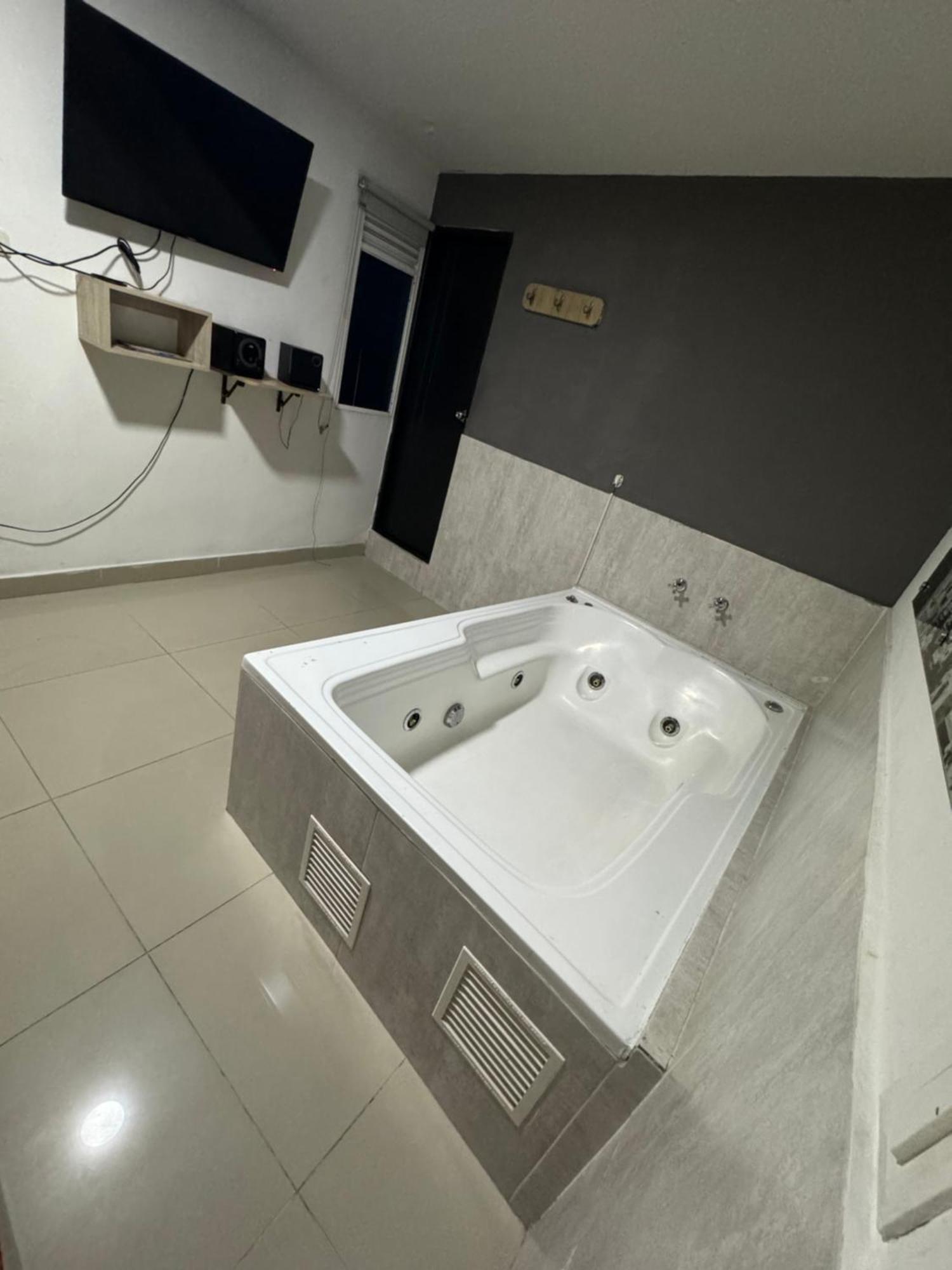 Hotel Select Меделин Екстериор снимка