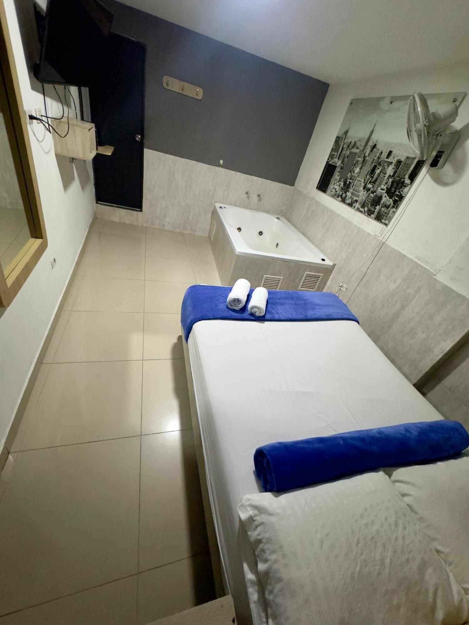 Hotel Select Меделин Екстериор снимка